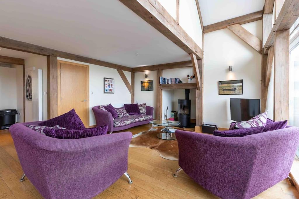 Otters Holt Villa Somerford Keynes Buitenkant foto