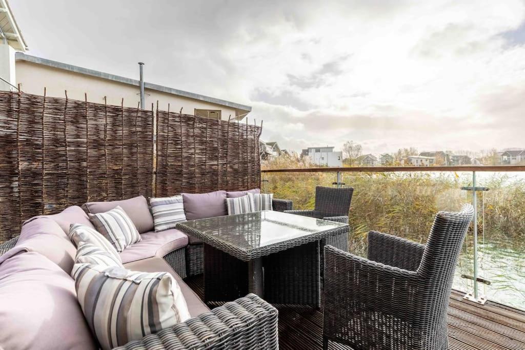 Otters Holt Villa Somerford Keynes Buitenkant foto