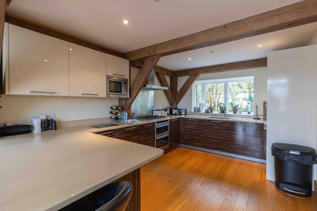Otters Holt Villa Somerford Keynes Buitenkant foto