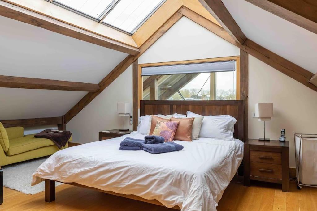 Otters Holt Villa Somerford Keynes Buitenkant foto